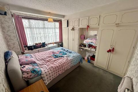 68 Cherrydown Avenue, London, E4 8DU