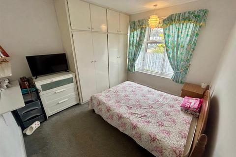 68 Cherrydown Avenue, London, E4 8DU