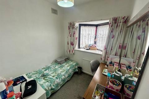 68 Cherrydown Avenue, London, E4 8DU