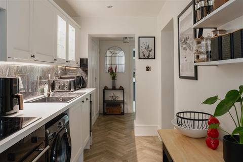 2 bedroom apartment for sale, Holmesdale Road, Reigate