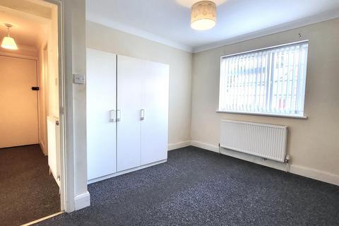 2 bedroom flat to rent, Lea Road, Watford, WD24