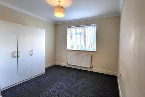 2 bedroom flat to rent, Lea Road, Watford, WD24