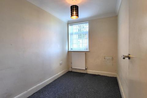 2 bedroom flat to rent, Lea Road, Watford, WD24