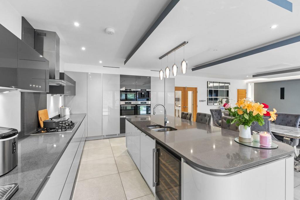 Lunts Heath Road, Farnworth, Widnes 5 bed detached house for sale £