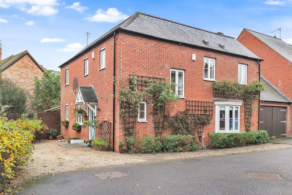 Lattimore Road, StratfordUponAvon 4 bed link detached house for sale
