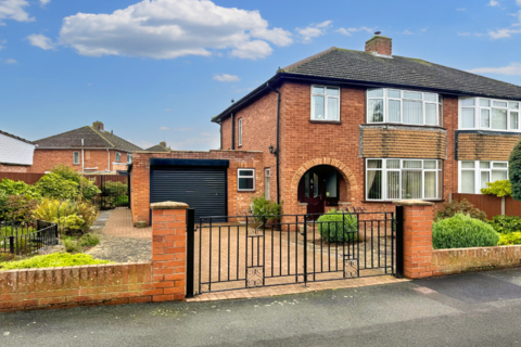 3 bedroom semi-detached house for sale, Burden Road, Hereford, HR1