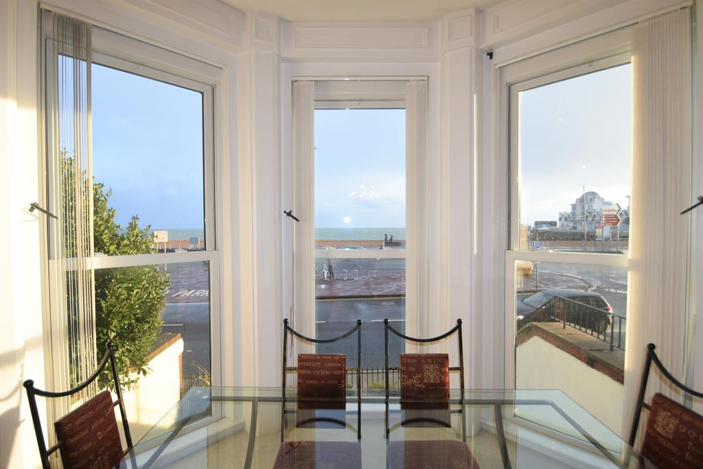 St. Helens Parade, Southsea PO4 2 bed flat to rent £1,300 pcm (£300 pw)