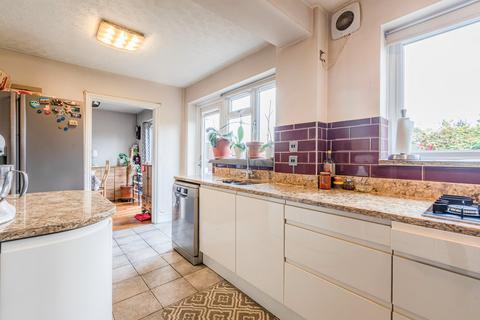 4 bedroom semi-detached house for sale, Heathervale Road, Surrey KT15