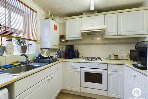 2 bedroom property to rent, Trader Road, London, E6