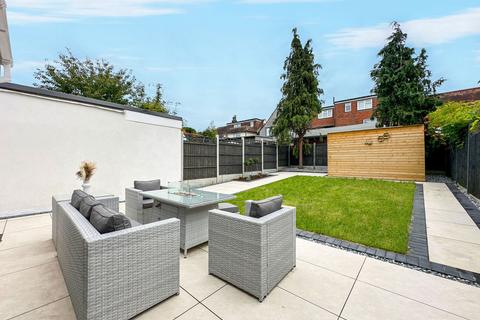 4 bedroom semi-detached house for sale, St. Barnabas Road, Woodford Green IG8