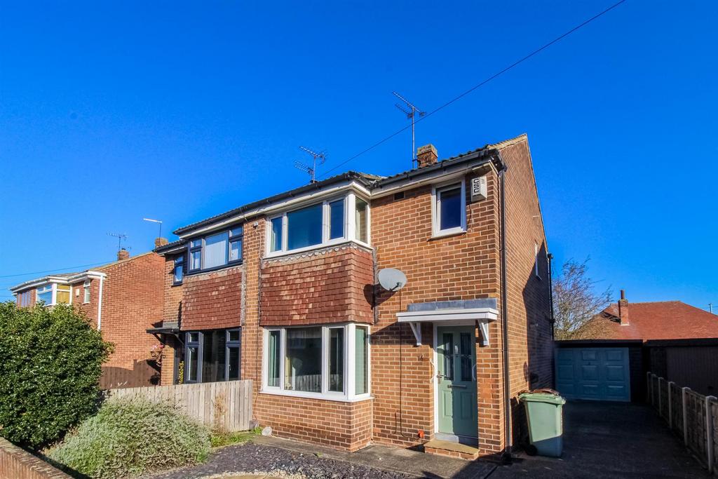 Greenmoor Close, Wakefield WF3 3 bed semidetached house for sale £