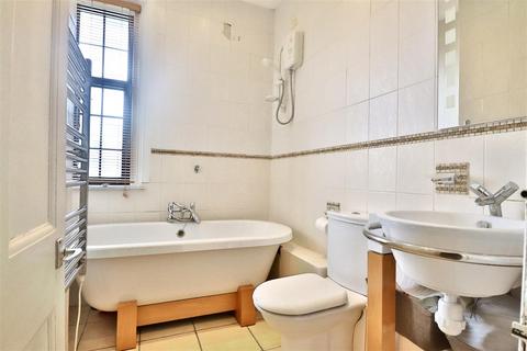 2 bedroom flat for sale, Dolphin Lodge, Worthing BN11