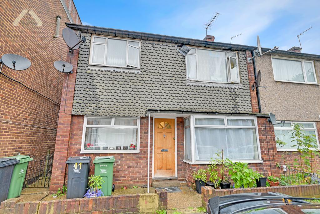 Three Bedroom Ground Floor Flat in Tottenham