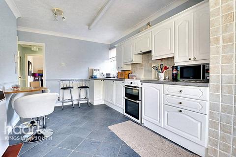 2 bedroom detached bungalow for sale, Common Close, West Winch