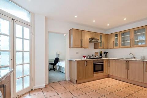 5 bedroom property to rent, Park Road, London NW8