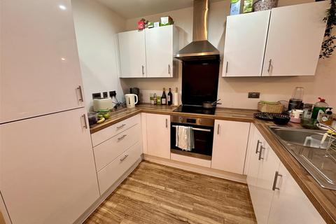 3 bedroom apartment to rent, Michigan Point, Michigan Avenue, Salford