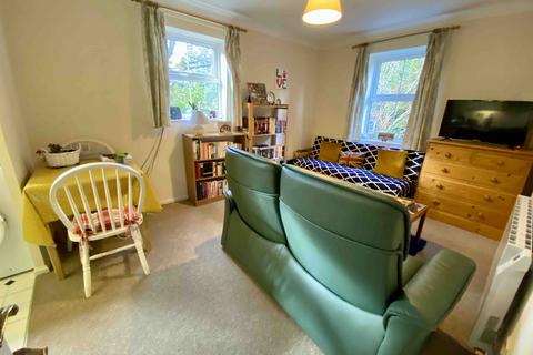 1 bedroom flat for sale, Albany Villas, Undercliff Road West, IP11