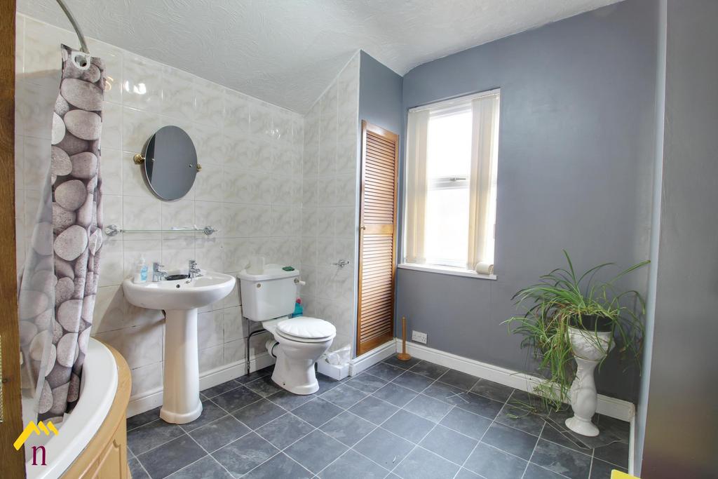 Carr House Road, Doncaster DN1 2 bed terraced house to rent £595 pcm