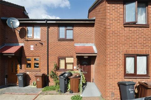 2 bedroom terraced house to rent, Joyners Close, Dagenham RM9