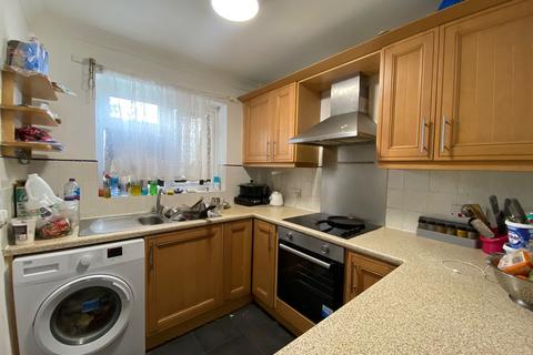 2 bedroom terraced house to rent, Joyners Close, Dagenham RM9