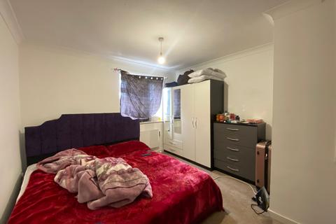 2 bedroom terraced house to rent, Joyners Close, Dagenham RM9