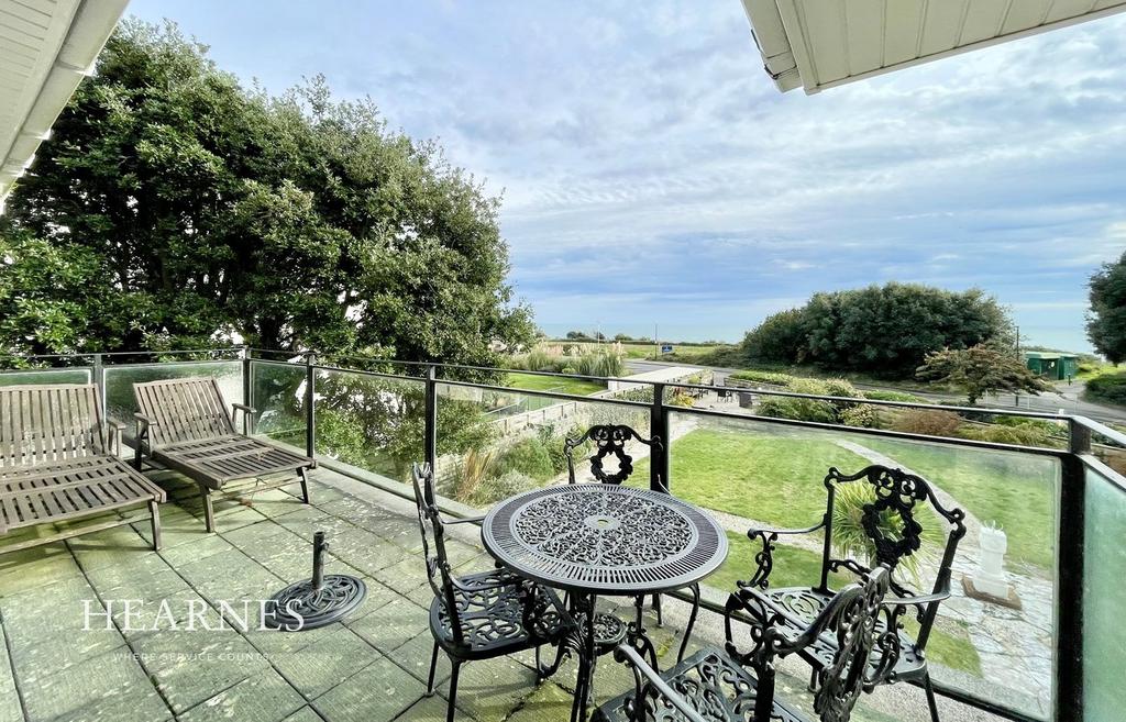 Overcliff Drive, 2 bed apartment for sale £550,000
