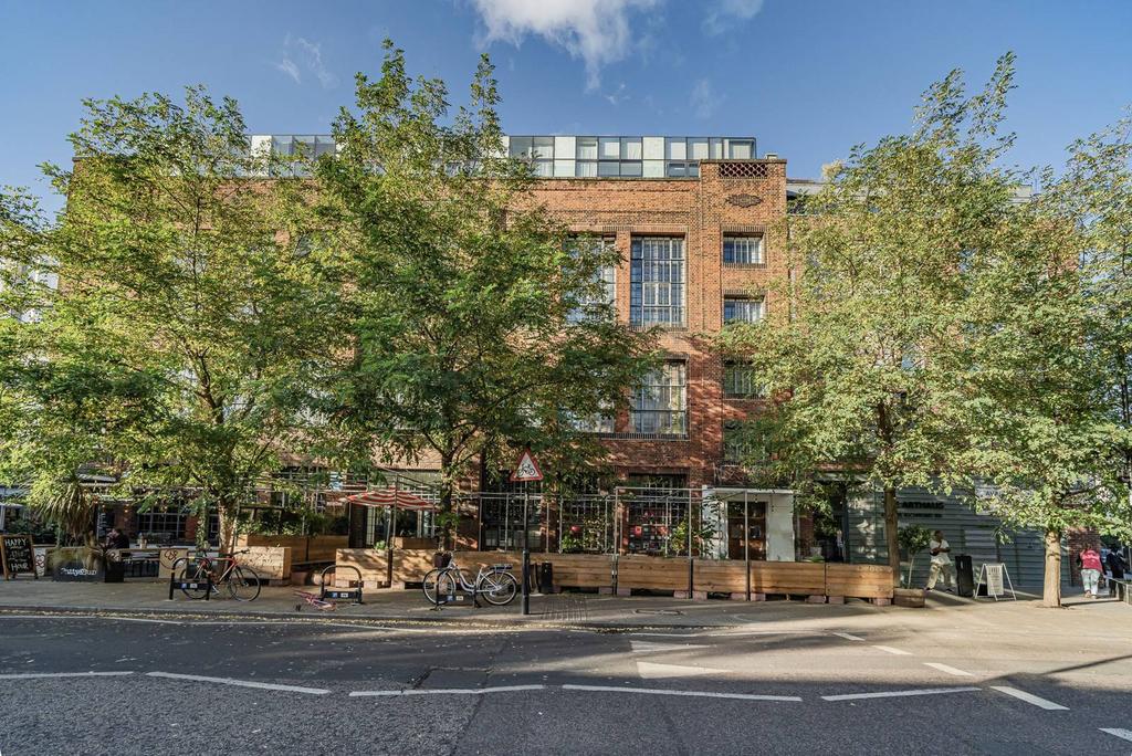 Richmond Road, London Fields, London, E8 2 bed flat to rent £3,000
