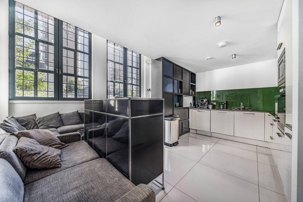 Richmond Road, London Fields, London, E8 2 bed flat to rent £3,000