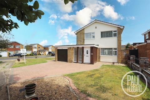 5 Chichester Drive, Lowestoft, NR33 8PX