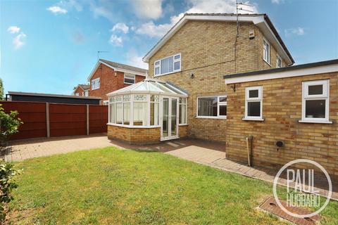 5 Chichester Drive, Lowestoft, NR33 8PX