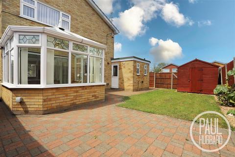 5 Chichester Drive, Lowestoft, NR33 8PX