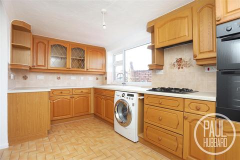 5 Chichester Drive, Lowestoft, NR33 8PX