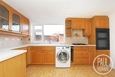5 Chichester Drive, Lowestoft, NR33 8PX