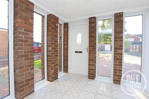 5 Chichester Drive, Lowestoft, NR33 8PX