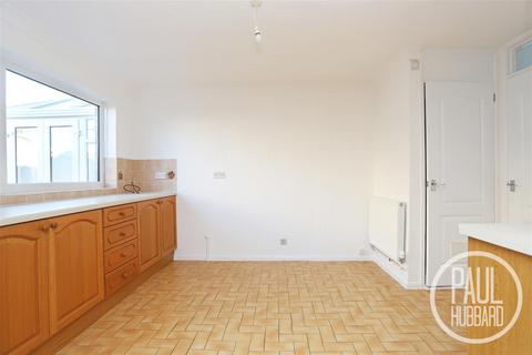 5 Chichester Drive, Lowestoft, NR33 8PX