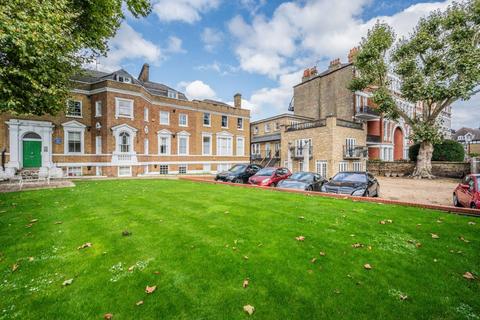 2 bedroom flat for sale, Gilmore House, Clapham Common North Side, London, SW4