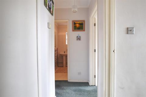 Flat 3, Robin Court Cooden Drive, Bexhill-on-sea, TN39 3DQ