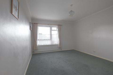 Flat 3, Robin Court Cooden Drive, Bexhill-on-sea, TN39 3DQ