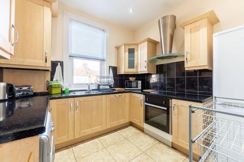 3 bedroom flat for sale, Melrose Avenue, Willesden Green, London, NW2