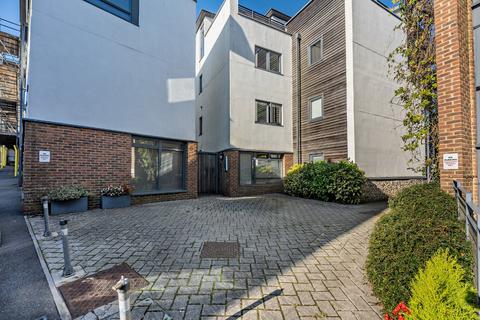 2 bedroom flat for sale, St. Nicholas Lane, Lewes, East Sussex