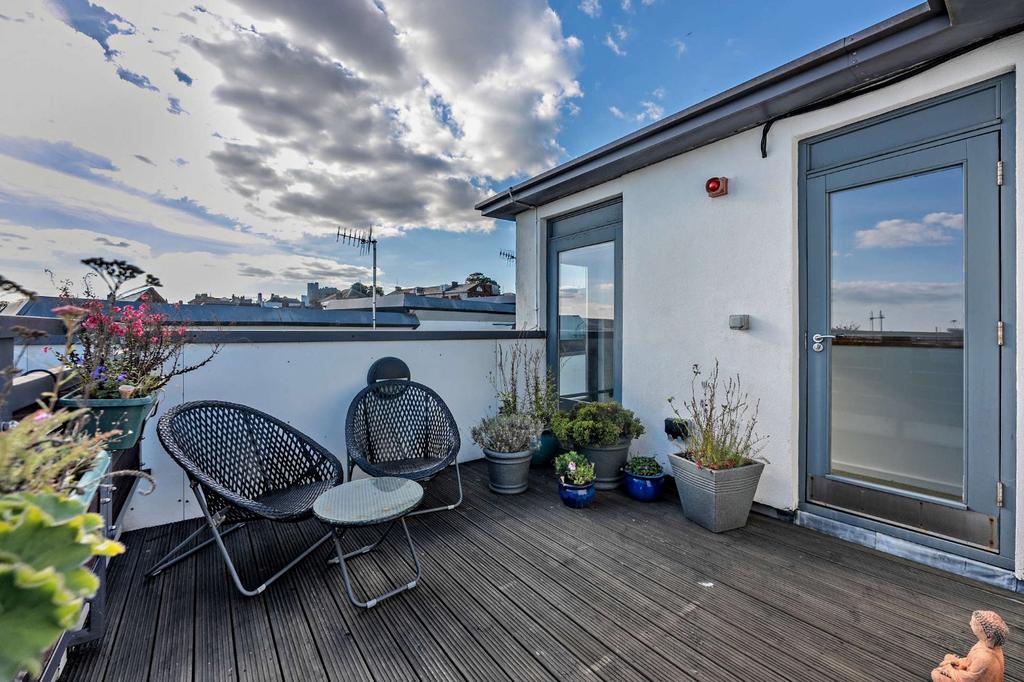 St. Nicholas Lane, Lewes, East Sussex 2 bed flat for sale £425,000