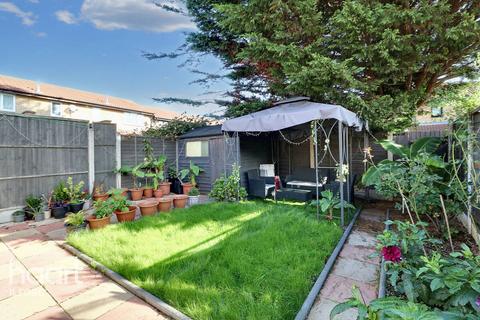 4 bedroom end of terrace house for sale, Talisman Close, Ilford