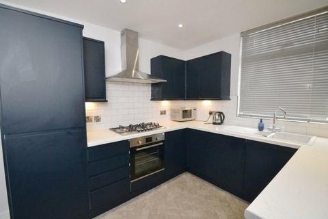 5 bedroom apartment to rent, Yeate Street, London, N1