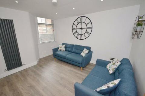 5 bedroom apartment to rent, Yeate Street, London, N1