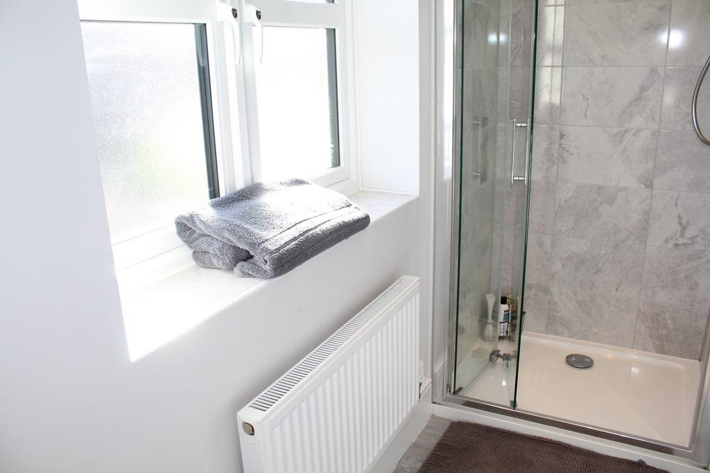 En   Suite Shower  Room