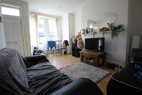 4 bedroom terraced house to rent, Pearson Terrace, Hyde Park, Leeds, LS6 1HZ