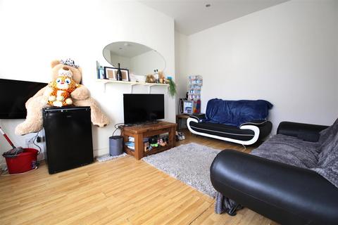 4 bedroom terraced house to rent, Pearson Terrace, Hyde Park, Leeds, LS6 1HZ