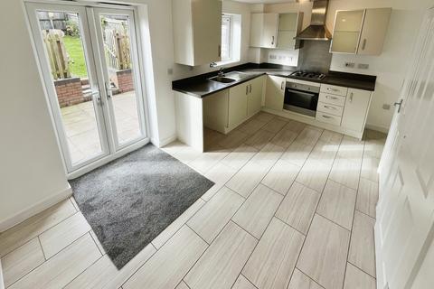 3 bedroom semi-detached house to rent, Perle Road, Burton-On-Trent, DE14