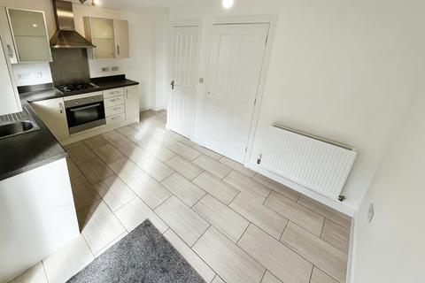 3 bedroom semi-detached house to rent, Perle Road, Burton-On-Trent, DE14