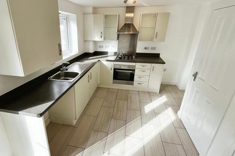 3 bedroom semi-detached house to rent, Perle Road, Burton-On-Trent, DE14